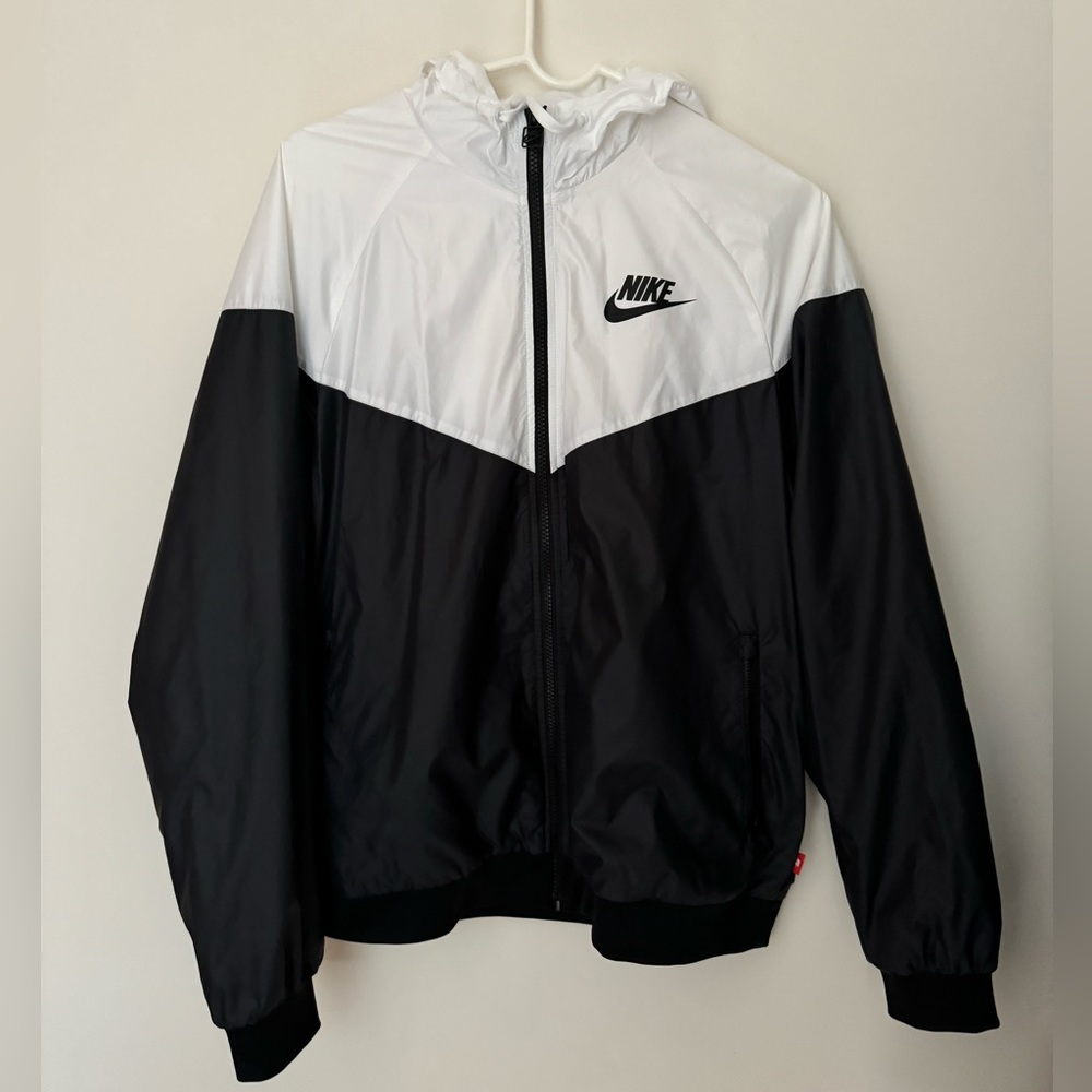 COPY - Nike Black and White Windbreaker with hood and Strings Gender Neutral Si…